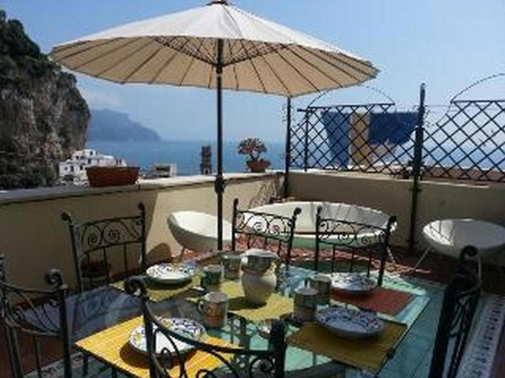 Апартаменты House Amalfi - Terrace & Seaview Атрани Экстерьер фото
