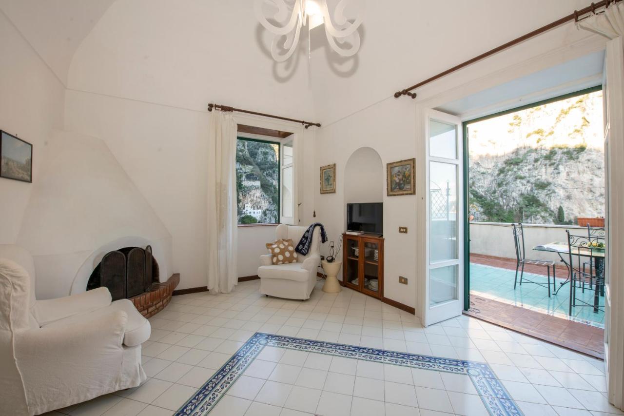 Апартаменты House Amalfi - Terrace & Seaview Атрани Экстерьер фото